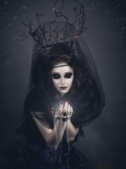 韩漫《我的女友是反派》封面，恋爱奇幻混搭题材，女主角身穿华服妩媚一笑，背景是魔法阵